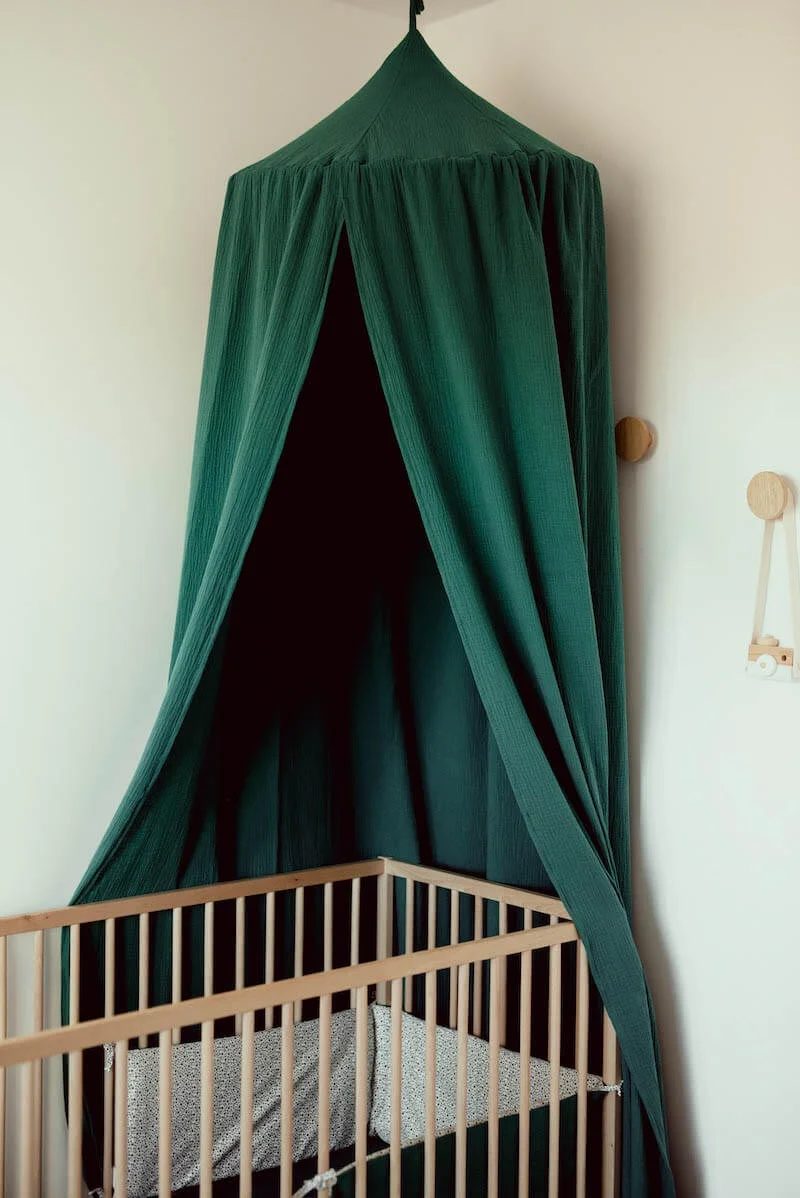 Ciel de lit vert sapin